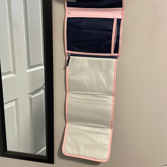 Vineyard Vines Change Pad -NEW - Picture 3 of 7